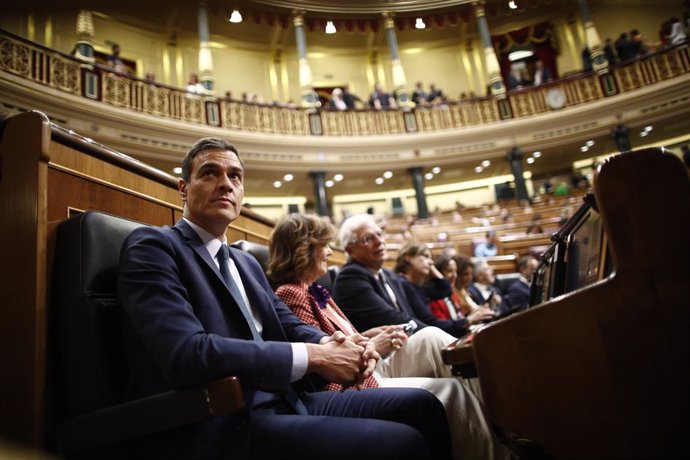 El president del Govern en funcions,  Pedro Sánchez, assegut en el seu escó al Congrés