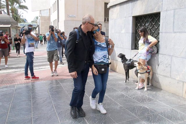 Patricia Ramírez (d), madre del niño Gabriel Cruz, llega a la Audiencia Provincial de Almería, en la segunda sesión del Juicio contra Ana Julia Quezada.