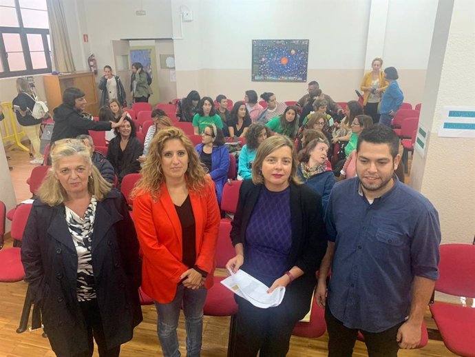 Concejales de Somos Oviedo asisten a la asamblea informativa sobre la situación de las escuelas infantiles