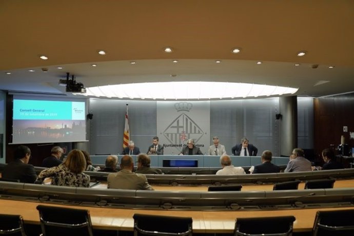 El Consejo General de Turisme de Barcelona ha celebrado este martes en el Ayuntamiento su primera reunión con los nuevos miembros del mandato