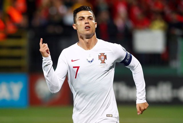 Cristiano Ronaldo logra cuatro goles ante Lituania en la fase de clasificación