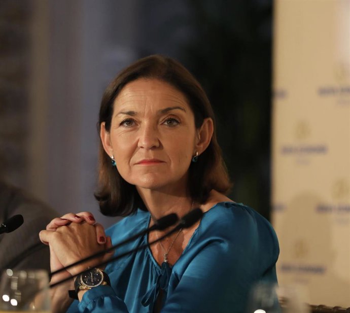 La ministra de Industria en funciones, Reyes Maroto, presenta a la Comisaria Eur