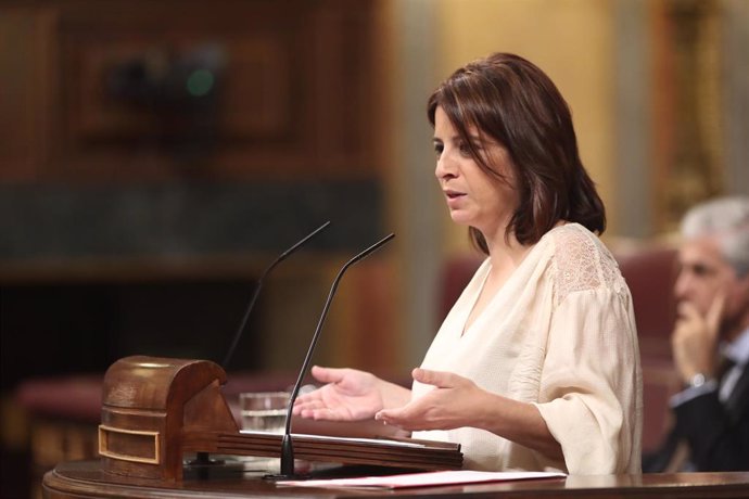 La portavoz parlamentaria del PSOE, Adriana Lastra, interviene en la sesión de control al Gobierno en funciones, en Madrid (España) a 11 de septiembre de 2019.