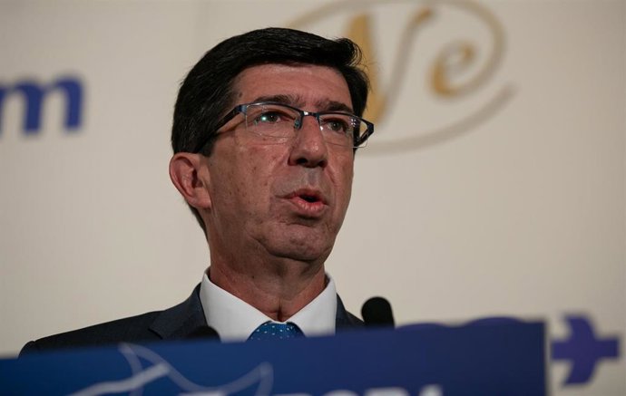 El vicepresidente de la Junta y consejero de Turismo, Justicia y Administración Local, Juan Marín, durante su intervención  en un desayuno informativo de 'Fórum Europa'. En el Hotel Alfonso XIII de Sevilla