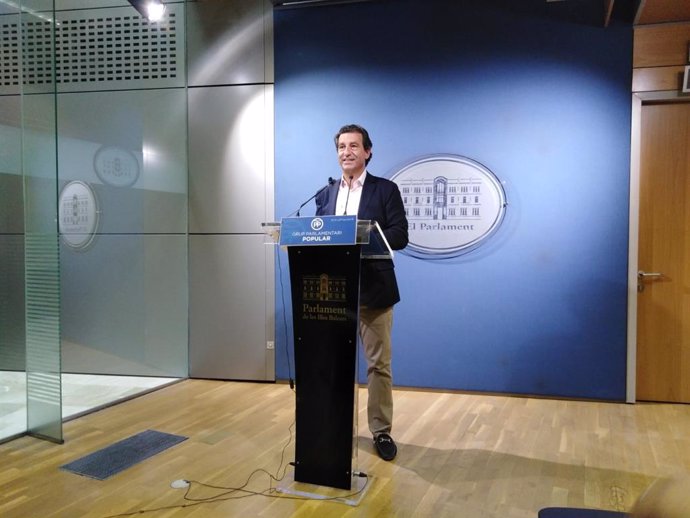 El líder del PP a Balears, Biel Company en una roda de premsa al Parlament