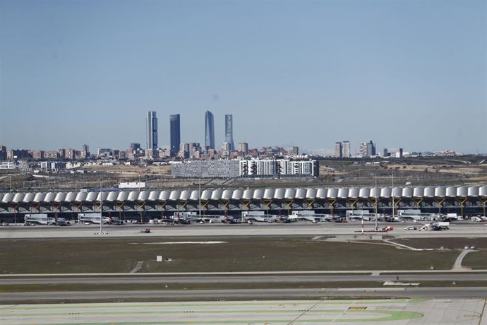 Vistas del aeropuerto con las cuatro torres