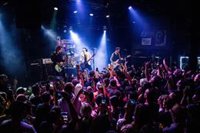 Green Day celebran su regreso con un concierto sorpresa en el Whisky A Go Go de L.A. con Weezer y Fall Out Boy