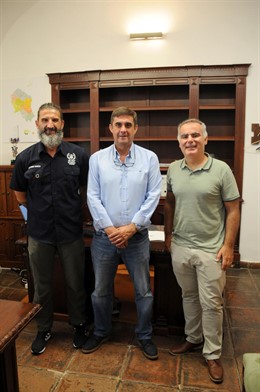 Hernández (centro), en la reunión con BUSF