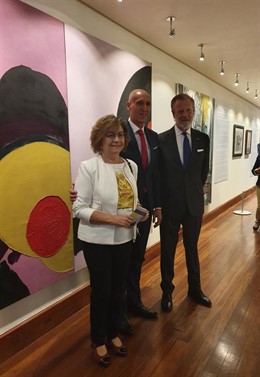 El alcalde de León, José Antonio Diez, junto al director de la Fundación Obra Social de Castilla y León (Fundos), Jorge Luis García Vázquez.