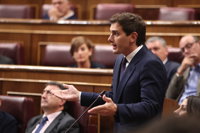 Sánchez propone a Rivera a sentarse a negociar y éste acepta pero para aplicar el 155 en Cataluña