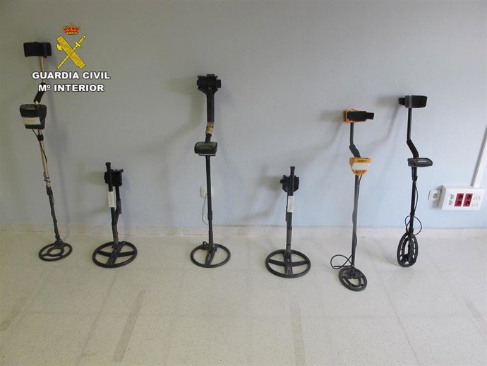 Detectores de metal utilizados en el yacimiento por los seis investigados.