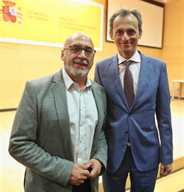 El consejero de Universidad, Innovación y Transformación Digital, Juan Cruz Cigudosa García, y el ministro Pedro Duque.