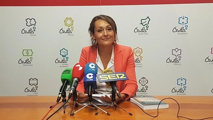 La teniente de alcalde de Servicios Sociales y Hacienda del Ayuntamiento de Ávila, Ángela García,  presentado el proyecto de ordenanzas para 2020.