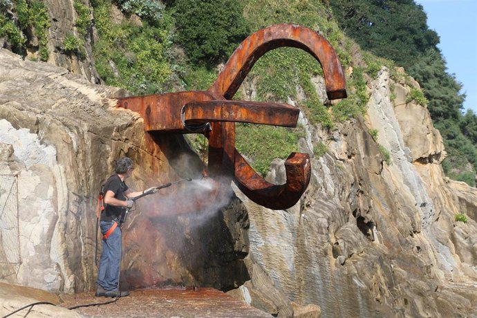 Limpieza del Peine del Viento.