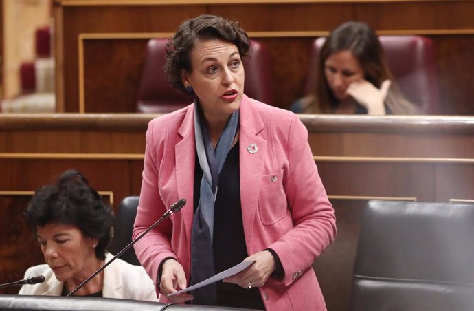 La ministra de Trabajo en funciones, Magdalena Valerio (1d), responde a las preguntas de los miembros del resto de grupos parlamentarios, durante la sesión de control al Gobierno en funciones, en Madrid (España) a 11 de septiembre de 2019.