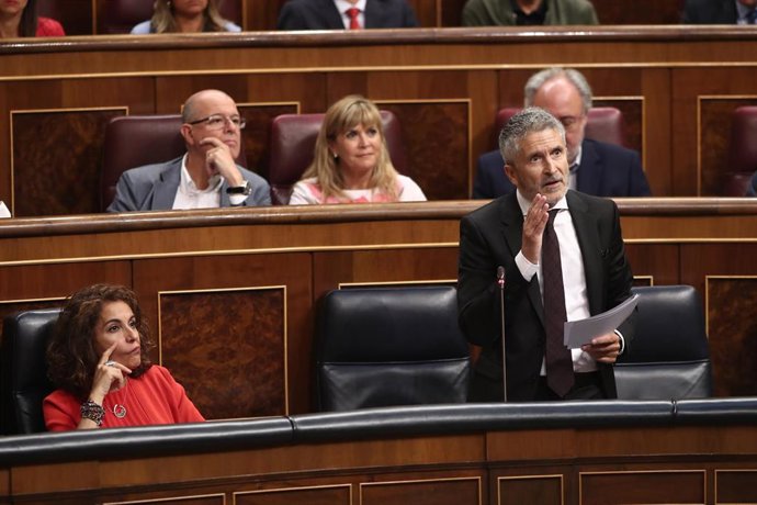 El ministro del Interior en funciones, Fernando Grande- Marlaska, responde a las preguntas de la diputada del PP, Ana Belén Vázquez Blanco, durante la sesión de control al Gobierno en funciones, en Madrid (España) a 11 de septiembre de 2019.