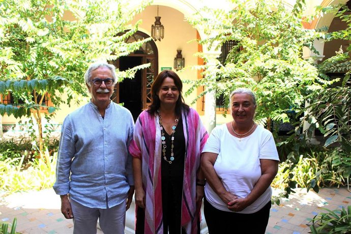 Los líderes de IU, el PSOE y Vecinos por Espartinas