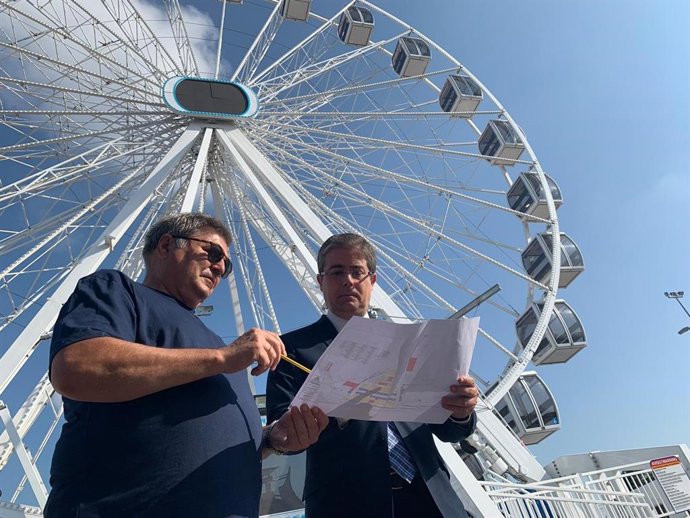 El concejal Jesús Pacheco visita las atracciones de la Feria