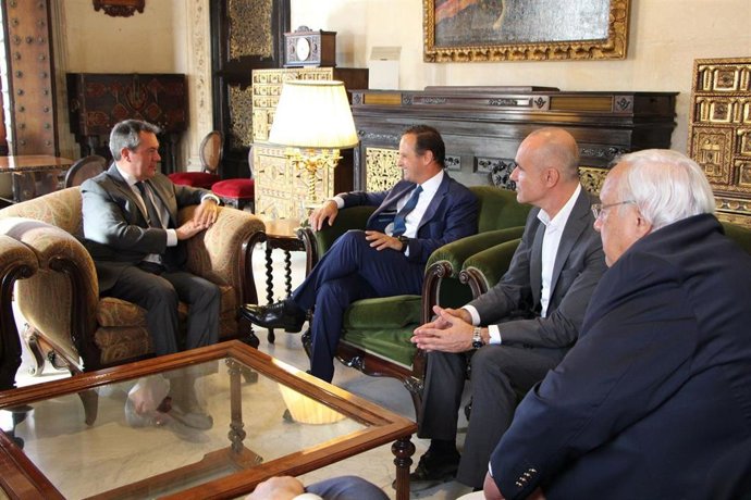 Los alcaldes de Sevilla y Lisboa, durante la reunión