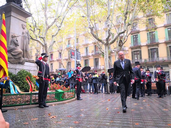 El presidente de la Generalitat Quim Torra ante el monumento a Rafael de Casanova en la Diada
