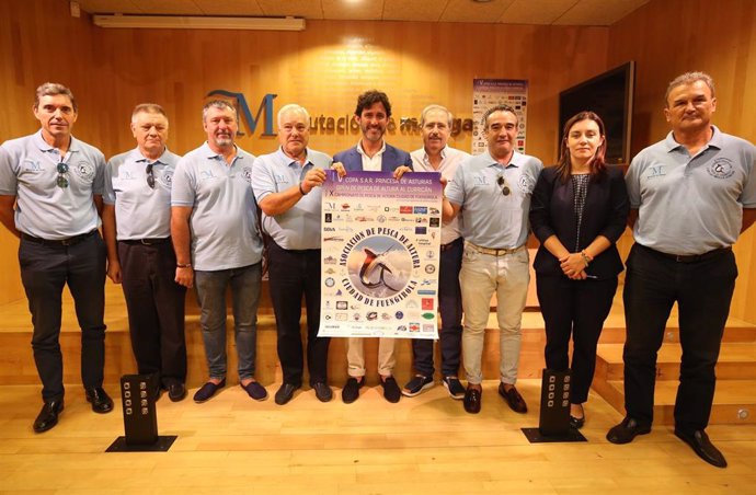 El diputado de Mayores, Tercer Sector y Cooperación Internacional y concejal de Fuengirola, Francisco José Martín, presenta la 'V Copa Su Alteza Real la Princesa de Asturias Open de Pesca de Altura al Curricán' y el 'X Torneo de Pesca de Altura'