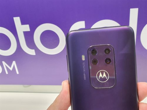 El 'smartphone' Motorola One Zoom, expuesto en IFA 2019