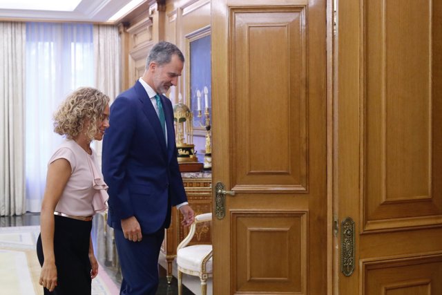 El Rey Felipe VI recibe en el Palacio de la Zarzuela a la presidenta del Congreso de los Diputados, Meritxell Batet, un día después de la segunda y definitiva votación para la investidura de Pedro Sánchez como Presidente del Gobierno.