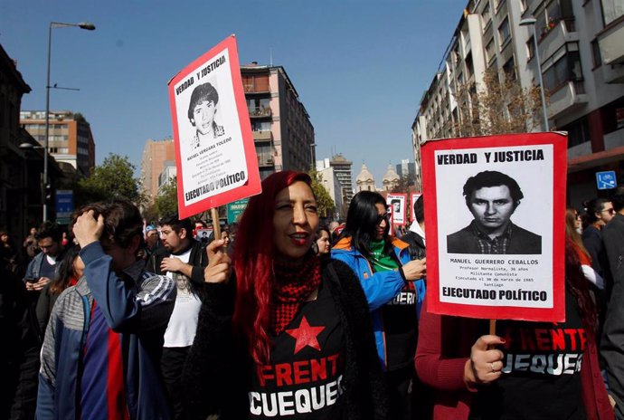 Manifestación en Santiagio de Chile para conmemorar el 46 aniversario del golpe de Estado contra el Gobierno de Salvador Allende