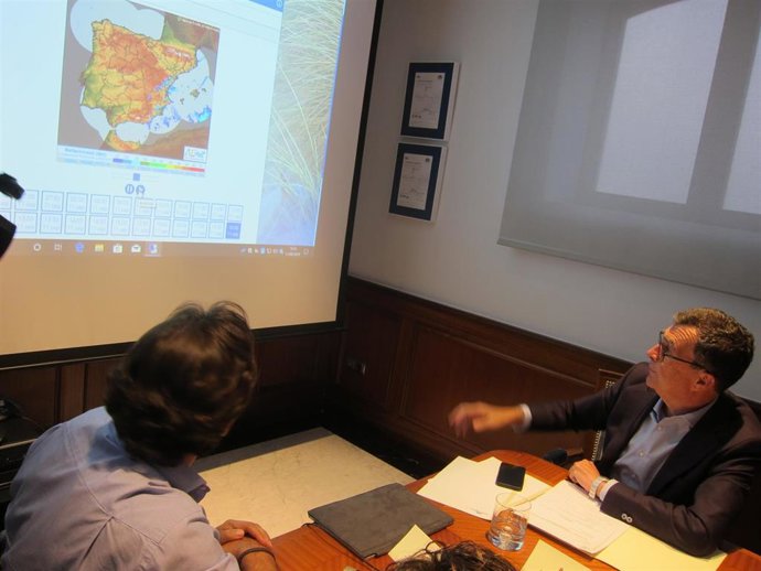 El alcalde supervisa la evolución de la DANA, en las instalaciones de Aguas de Murcia