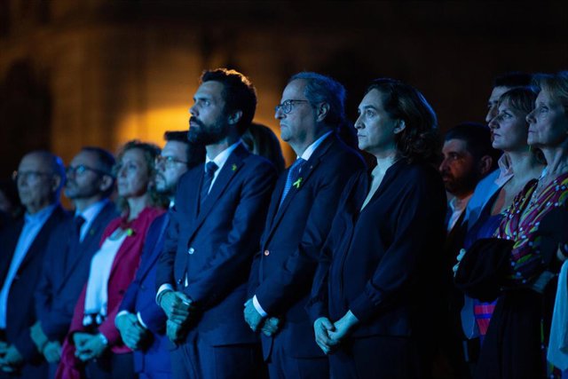 El presidente del Parlament catalán, Roger Torrent, el presidente de la Generalitat Quim Torra y la alcaldesa de Barcelona Ada Colau durante el acto institucional del Govern y el Parlament por la Diada el 11 de septiembre de 2019.