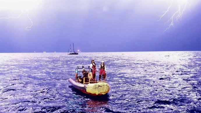 Europa.-El Ocean Viking solicita a Italia y Malta un lugar seguro para desembarc