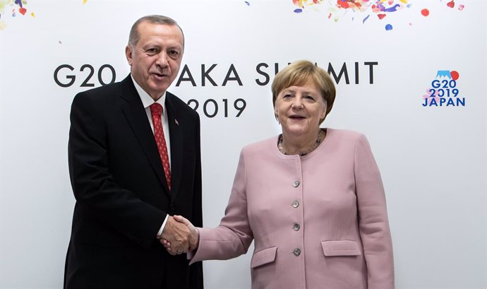 UE/Turquía.- Erdogan y Merkel abordan el acuerdo migratorio de cara a una posibl