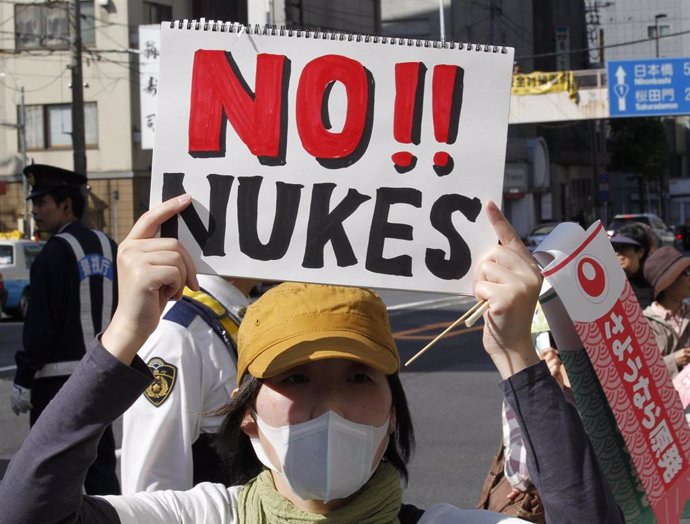 Manifestante contra la energía nuclear en Japón. 