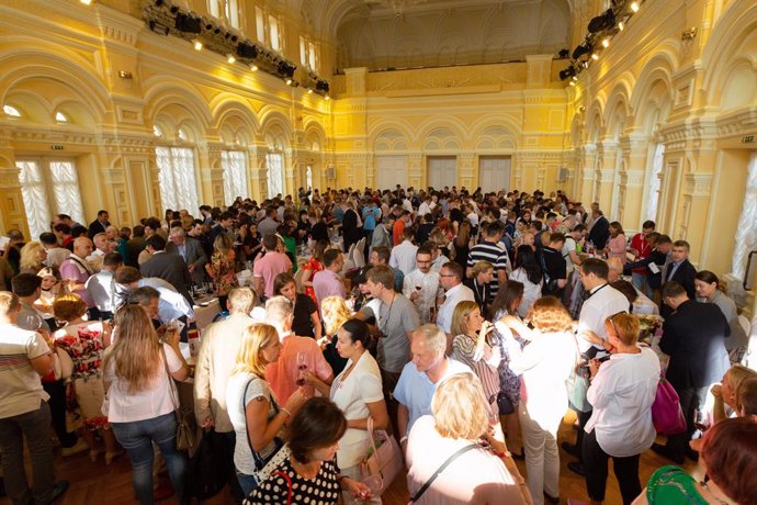 Más de 1.000 personas acuden al V Salón de Rioja en Moscú