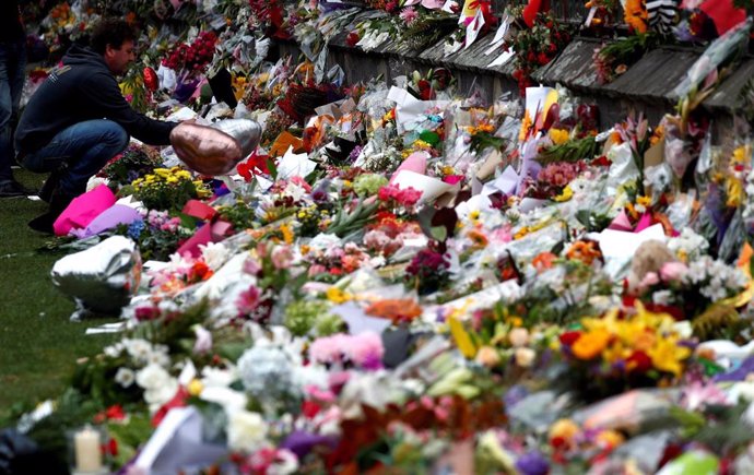 Flores en recuerdo de las víctimas del atentado de Christchurch contra dos mezquitas