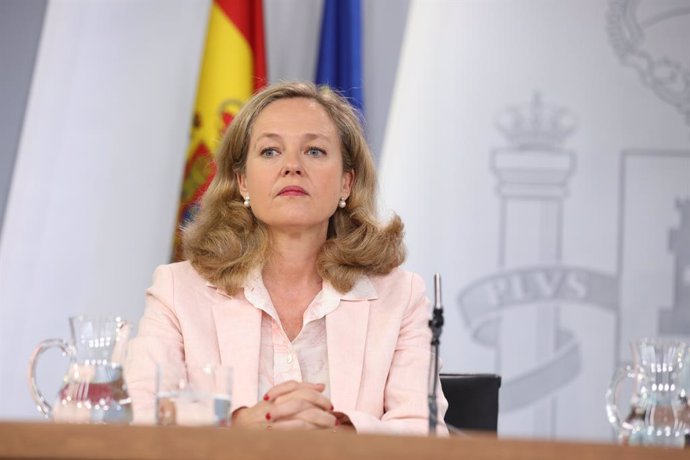 La ministra de Economía en funciones, Nadia Calviño, durante la rueda de prensa posterior al Consejo de Ministros en La Moncloa.