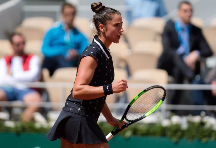 Sara Sorribes celebra un punto en Roland Garros