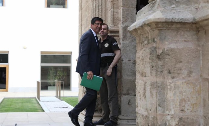El vicepresidente y consejero de Turismo, Regeneración Justicia y Administración Local, Juan Marín, en el Parlamento este jueves
