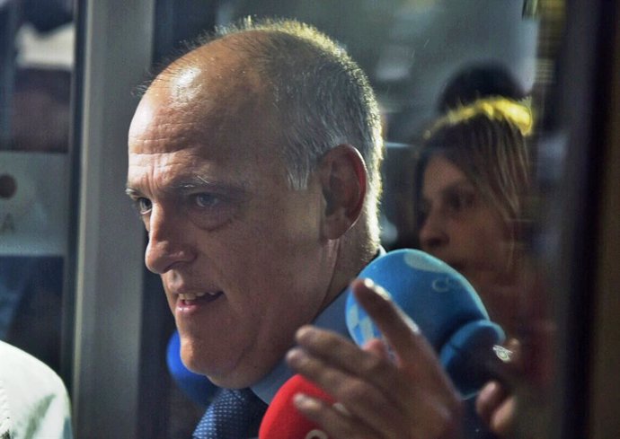 El presidente de LaLiga, Javier Tebas, llega a los juzgados de Valncia para declarar en el juicio por el supuesto amaño del partido de fútbol Levante-Zaragoza de 2011, en Valencia a 12 de septiembre de 2019.