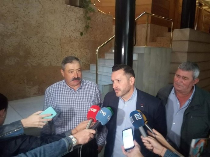 Lorenzo Ramos, a la derecha