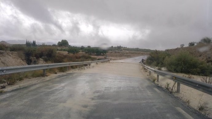 Cortada al tráfico la carretera RM-A21 que une la pedanía de Mahoya (Abanilla) con Fortuna