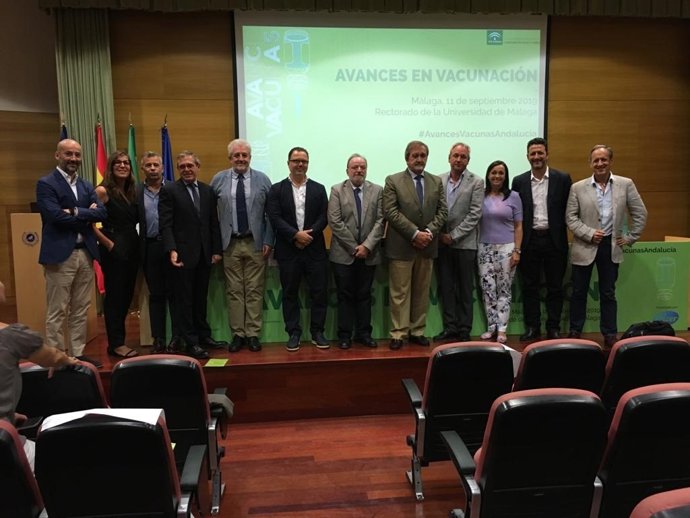 Profesionales participan en unas primeras jornada sobre avances en vacunación en Andalucía