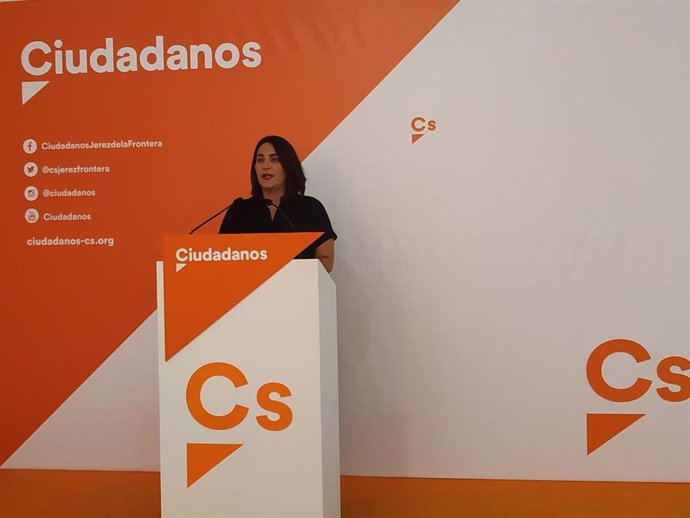 La diputada de Ciudadanos por Cádiz, María del Carmen Martínez, en rueda de prensa. 
