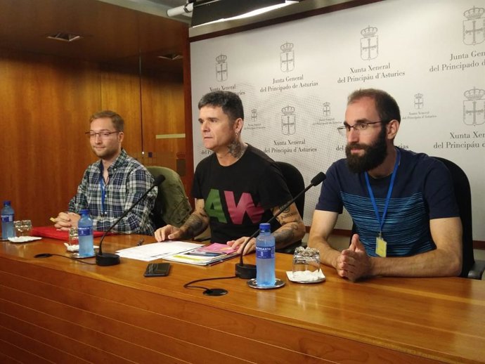 Rafael Palacios en el centro junto a miembros del CMPA.