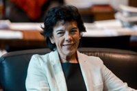 Celaá anuncia que incluirá la historia del pueblo gitano en el currículo obligatorio en la futura Ley de Educación