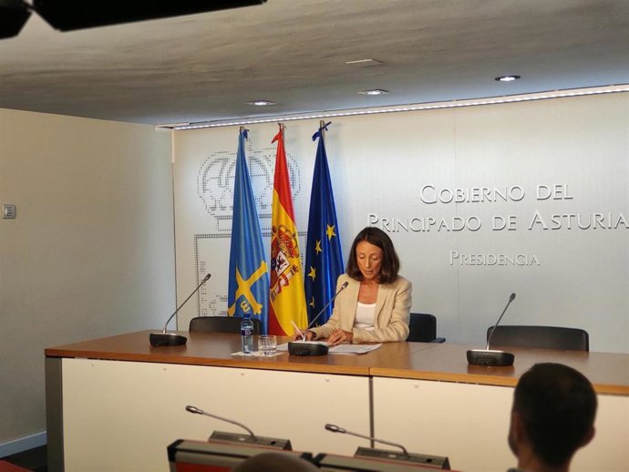 La portavoz del Gobierno y consejera de derechos sociales y bienestar, Melania Álvarez, en rueda de prensa.