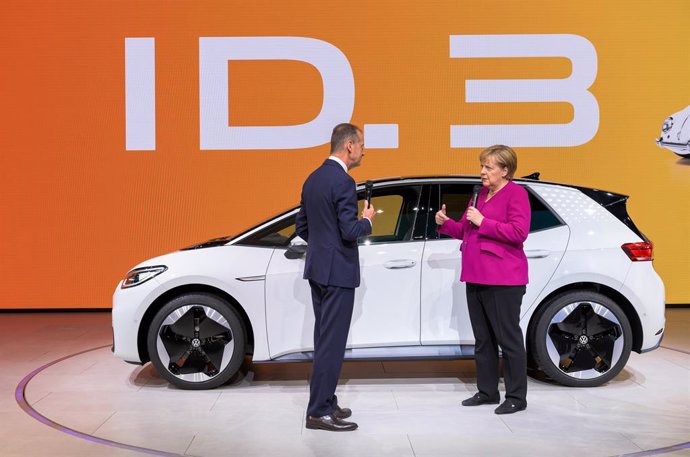 12 September 2019, Hessen, Frankfurt/Main: German Chancellor Angela Merkel (R) welcomed by Chairman of the Board of Management of Volkswagen AG Herbert Diess as she visits the Volkswagen stand during her opening tour of the 2019 International Motor Show