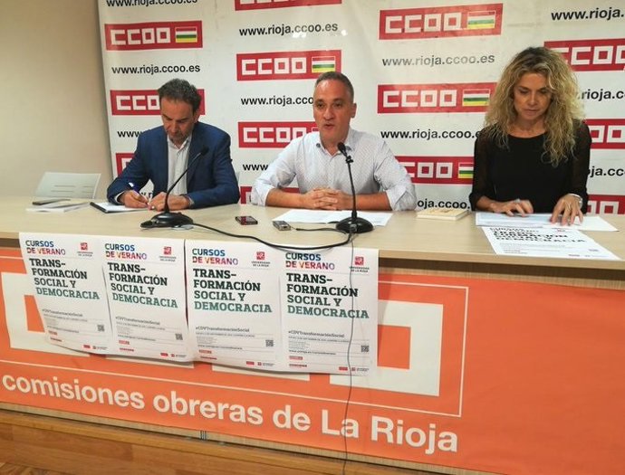 El secretario general de Comisiones Obreras, Jorge Ruano, junto a los ponentes de la jornada Transformación Social y Democracia, Bruno Estrada, y Amparo Merino