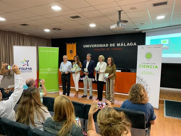 Presentación de la guia 'Iniciación al Turismo Científico' de Fundación Descubre y la UMA