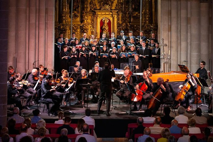 'The Tallis Schollars'.